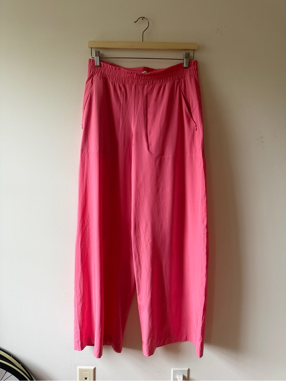 Lululemon Women's Swift Wide-Leg Mid-rise Pant Sakura Pink Flowy Size 8